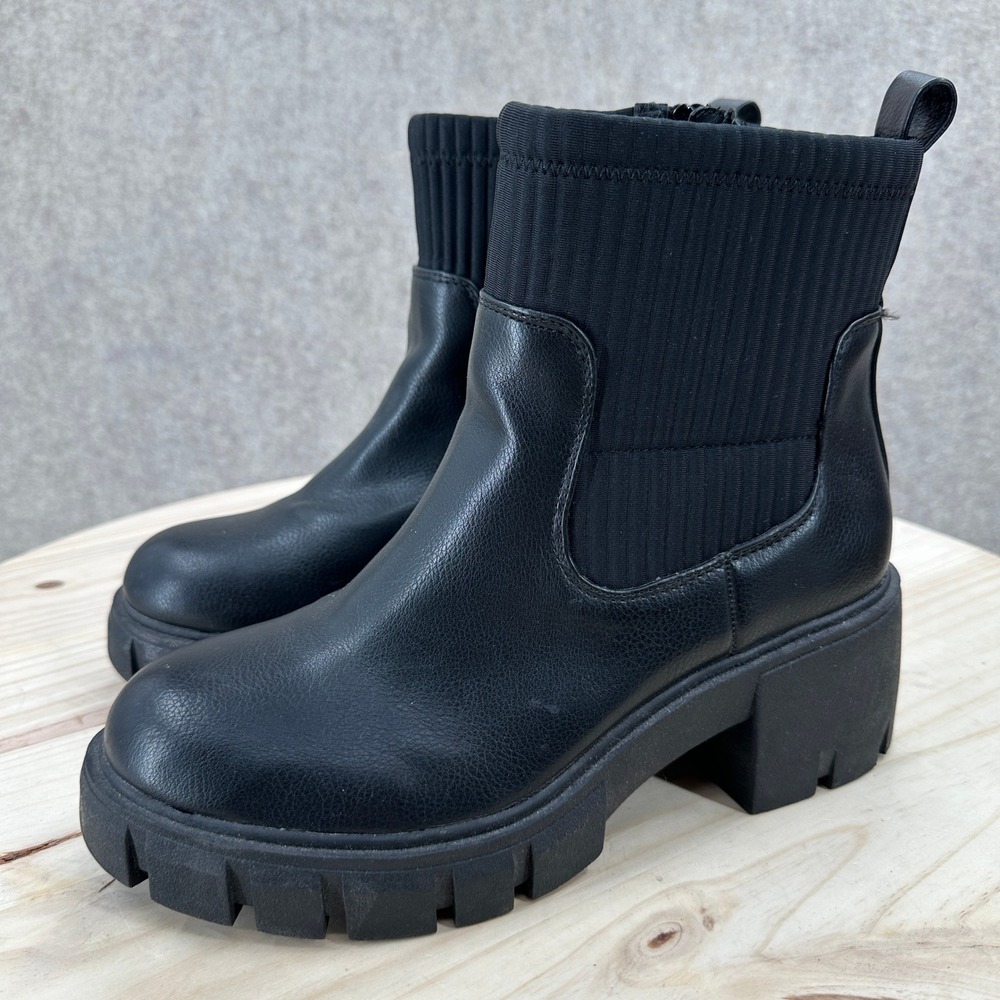 Torrid Black Lug Sole Platform Ankle Boots 9WW Ribbed Knit Booties Chunky Combat
